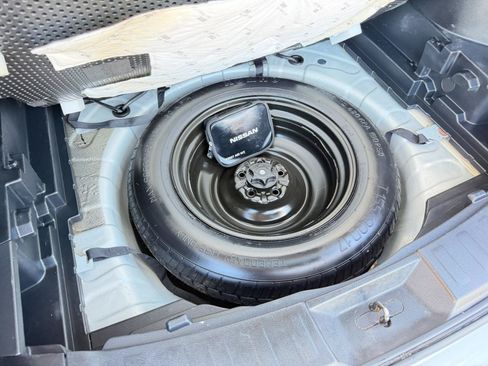 Used 2018 Nissan Rogue SV AWD/4WD image 35