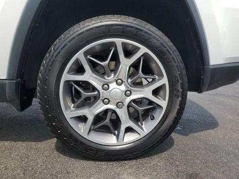 Used 2022 Jeep Grand Cherokee Limited AWD/4WD image 9