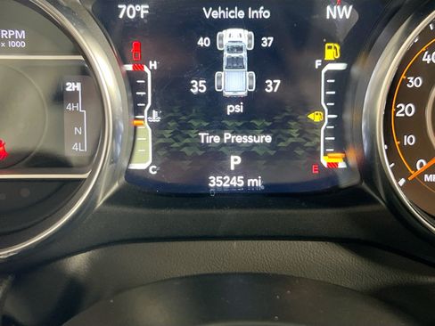 Used 2023 Jeep Gladiator Sport AWD/4WD image 12