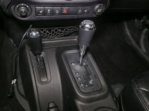 Used 2016 Jeep Wrangler Unlimited Sahara w/ Dual Top Group AWD/4WD image 29