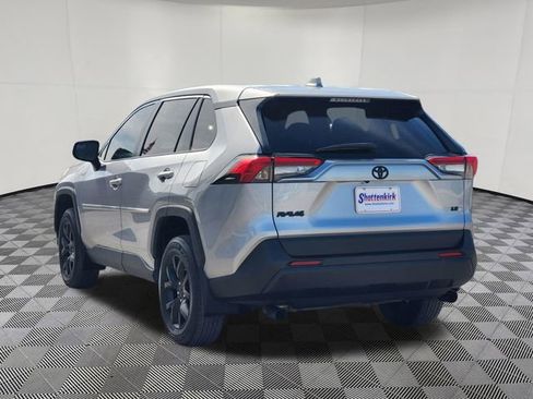 Used 2022 Toyota RAV4 LE FWD image 4
