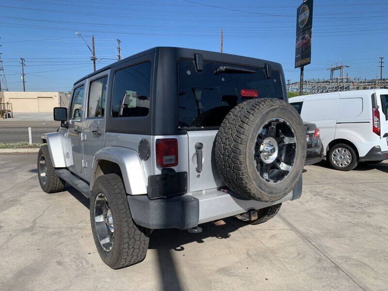 Used 2012 Jeep Wrangler Unlimited Sahara w/ Connectivity Group AWD/4WD image 5