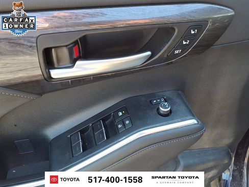 Used 2024 Toyota Highlander Platinum AWD/4WD image 16