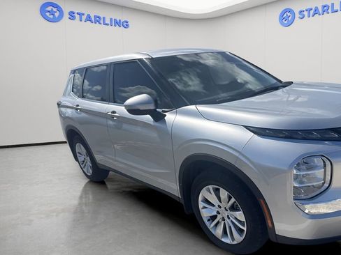 Used 2025 Mitsubishi Outlander ES FWD image 5