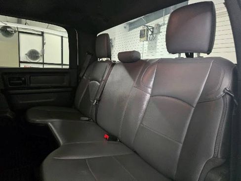 Used 2024 RAM 2500 Tradesman w/ Chrome Appearance Group AWD/4WD image 17