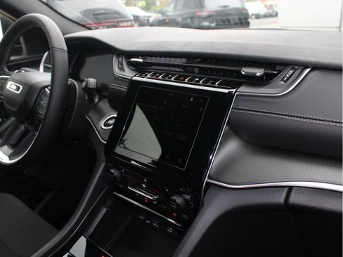 New 2025 Jeep Grand Cherokee Laredo X w/ Luxury Tech Group I image 35