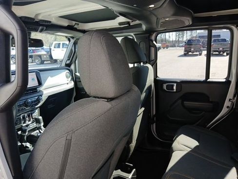 Used 2024 Jeep Wrangler Sport S image 18