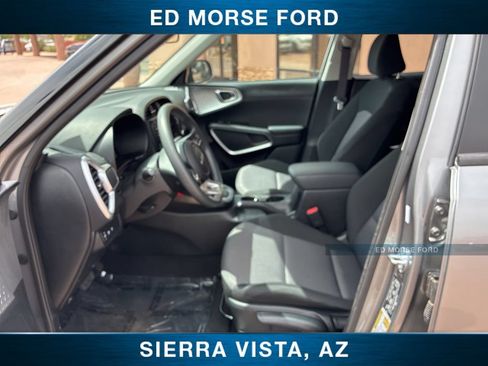 Used 2025 Kia Soul LX FWD image 21