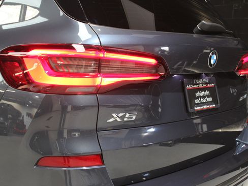 Used 2021 BMW X5 xDrive40i w/ M Sport Package image 12