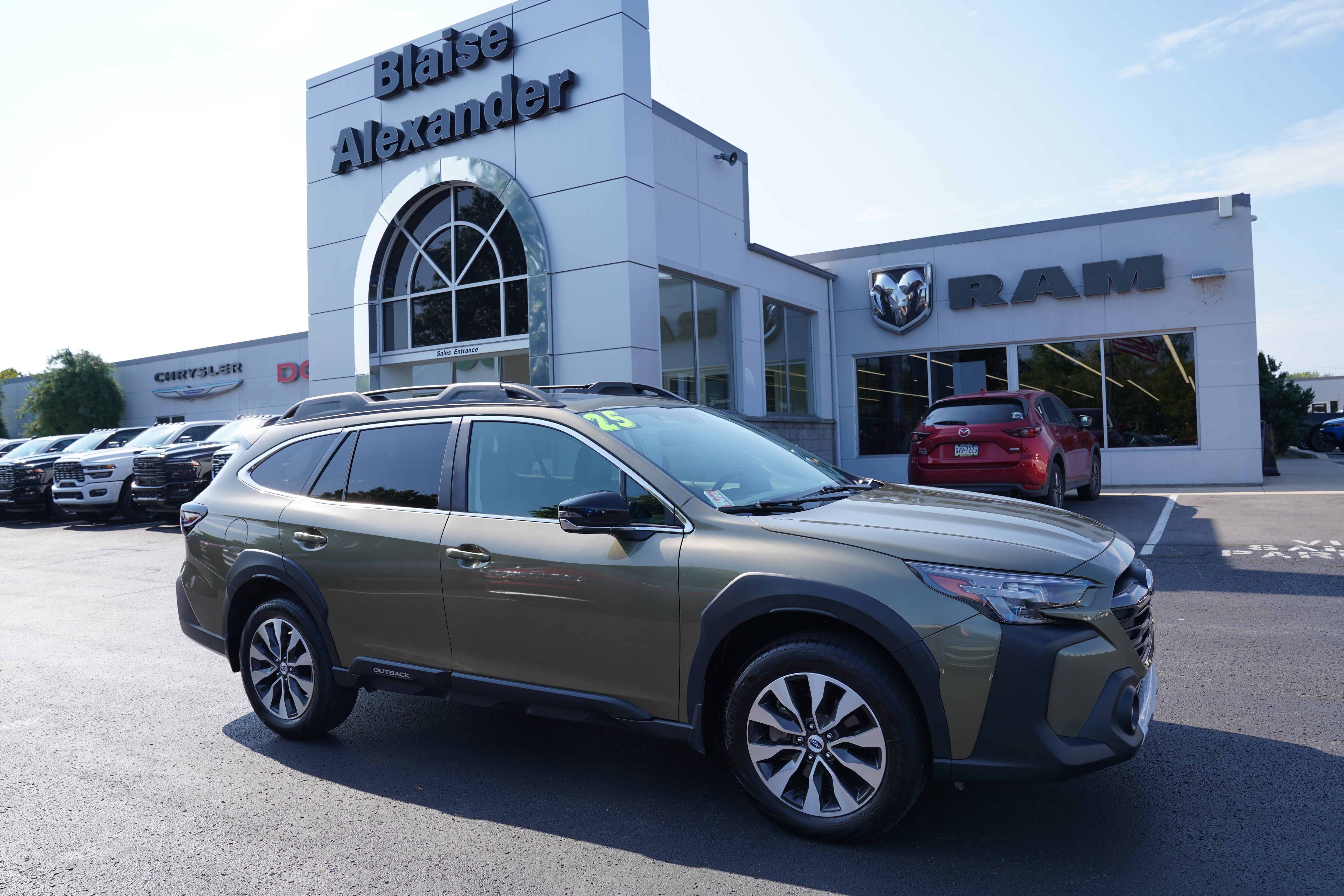 Used 2025 Subaru Outback Limited AWD/4WD image 1
