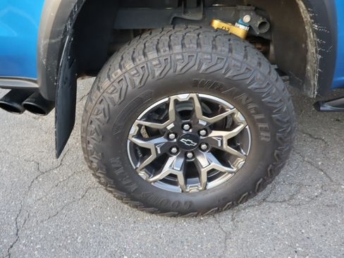 Used 2024 Chevrolet Colorado ZR2 w/ ZR2 Convenience Package III AWD/4WD image 39