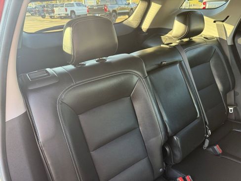 Used 2022 GMC Terrain SLT w/ Infotainment Package II image 38