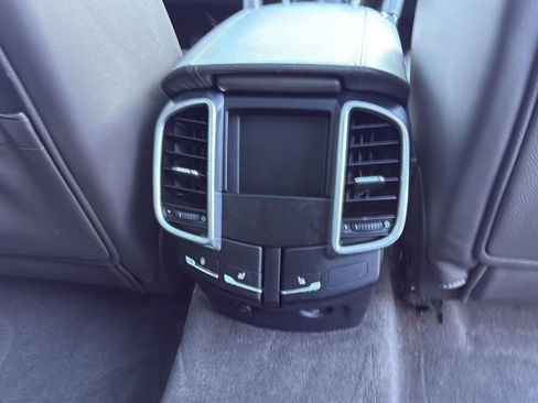 Used 2018 Porsche Cayenne Platinum Edition w/ Premium Package Plus image 18