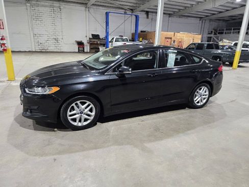 Used 2014 Ford Fusion SE FWD image 3