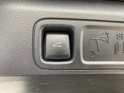 Used 2024 Ford Expedition Limited image 8