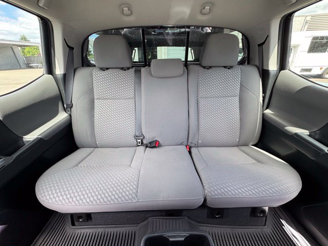 Used 2022 Toyota Tacoma SR5 AWD/4WD image 32