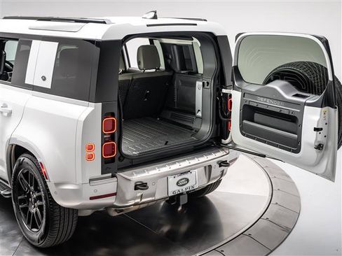 Used 2022 Land Rover Defender 110 S image 31