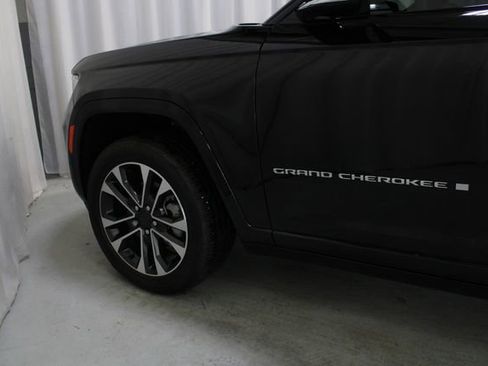Used 2023 Jeep Grand Cherokee Overland AWD/4WD image 31