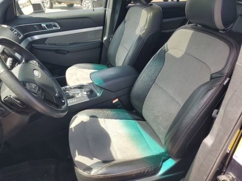 Used 2017 Ford Explorer XLT w/ Equipment Group 202A AWD/4WD image 25