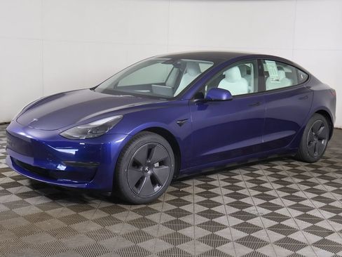 Used 2023 Tesla Model 3 Standard Range RWD image 8