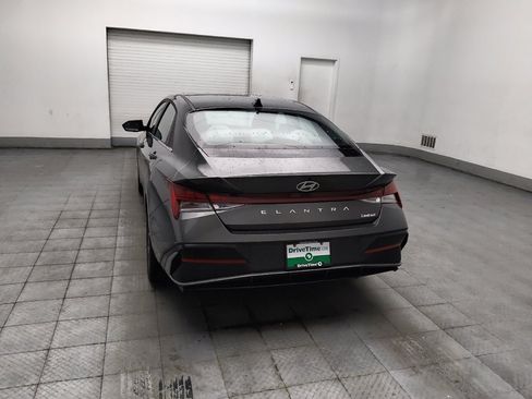 Used 2025 Hyundai Elantra Limited FWD image 6