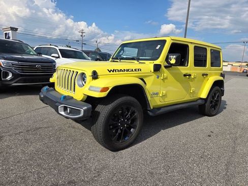 Used 2023 Jeep Wrangler Unlimited Sahara w/ Cold Weather Group AWD/4WD image 3