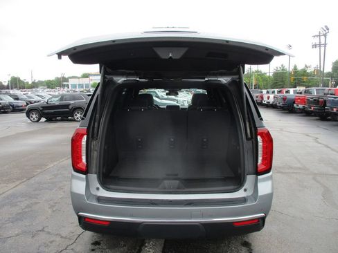 Used 2024 GMC Yukon SLT w/ SLT Luxury Package AWD/4WD image 9