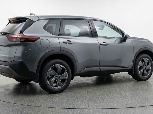 Used 2025 Nissan Rogue SV image 9