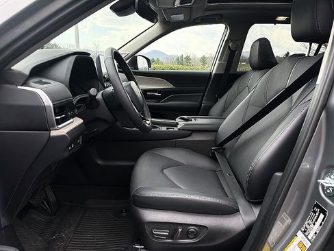 Used 2026 Toyota Grand Highlander Limited image 11