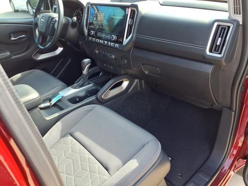 Used 2025 Nissan Frontier SV image 16