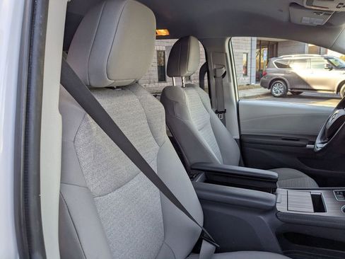 Used 2024 Toyota Sienna LE image 29