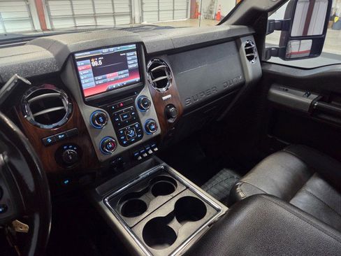 Used 2015 Ford F250 Lariat w/ Lariat Ultimate Package image 51