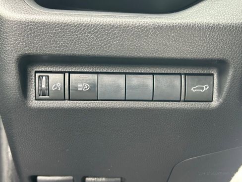 Used 2020 Toyota RAV4 XLE Premium FWD image 33