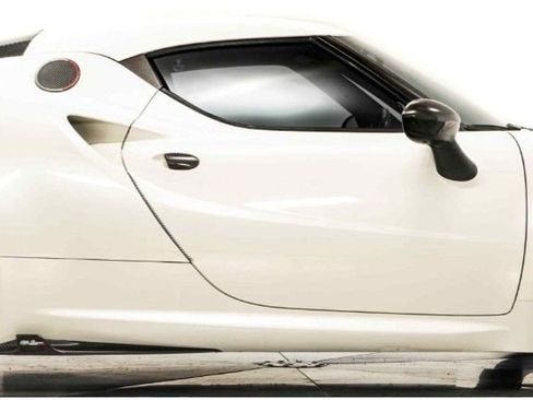 Used 2015 Alfa Romeo 4C Coupe w/ Leather Interior Group image 2