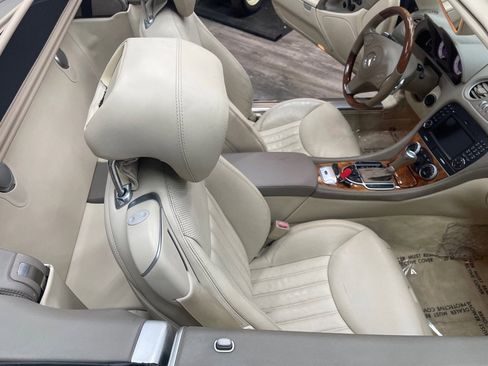 Used 2009 Mercedes-Benz SL 550 w/ Premium I Pkg image 32