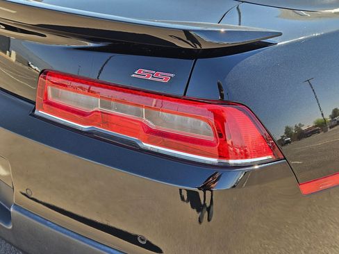 Used 2015 Chevrolet Camaro SS w/ Commemorative Special Edition RWD image 12