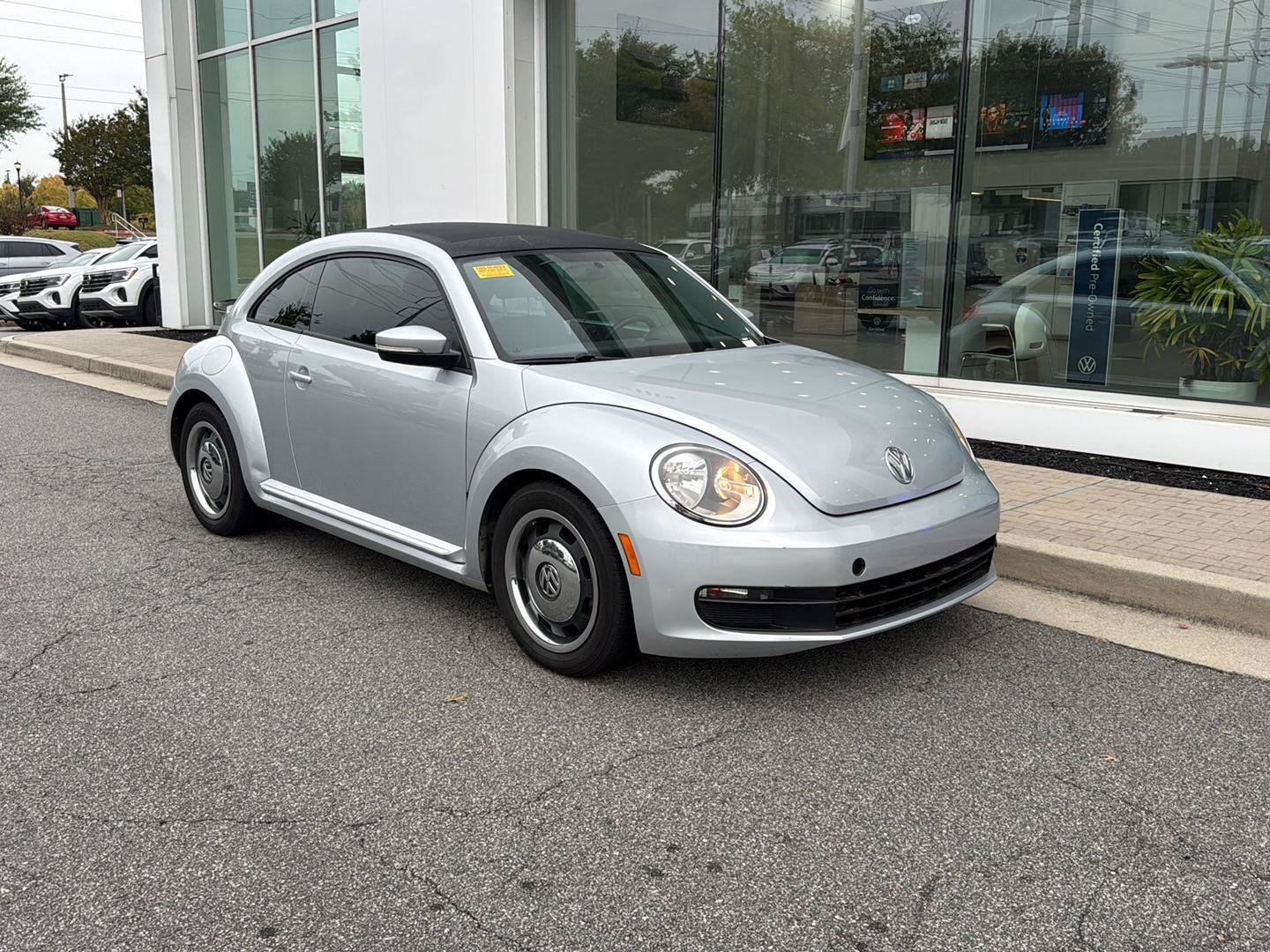 Used 2012 Volkswagen Beetle 2.5 FWD image 2