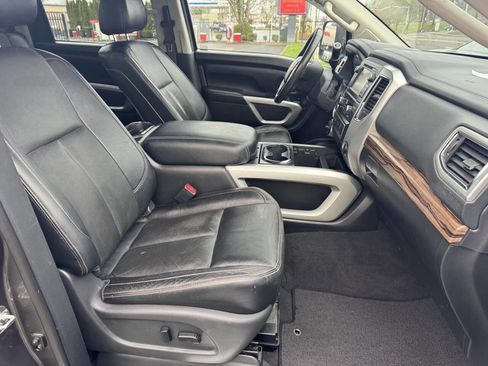 Used 2017 Nissan Titan SL w/ Chrome Package image 11