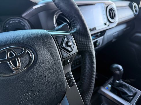 Used 2020 Toyota Tacoma Limited AWD/4WD image 13