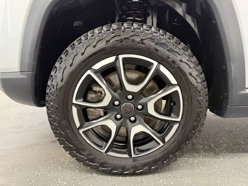 Used 2025 Jeep Compass Trailhawk AWD/4WD image 18