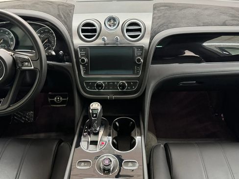 Used 2019 Bentley Bentayga AWD/4WD image 34