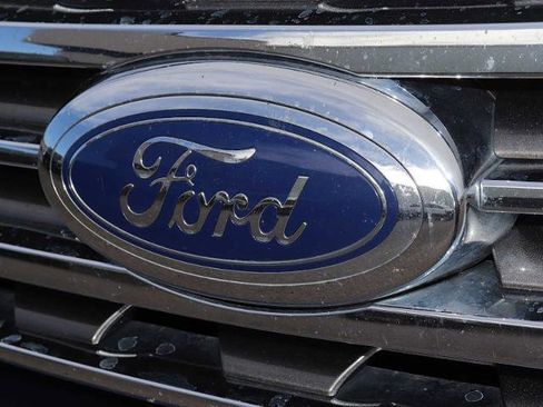 Certified 2019 Ford Expedition XLT w/ Equipment Group 202A image 11