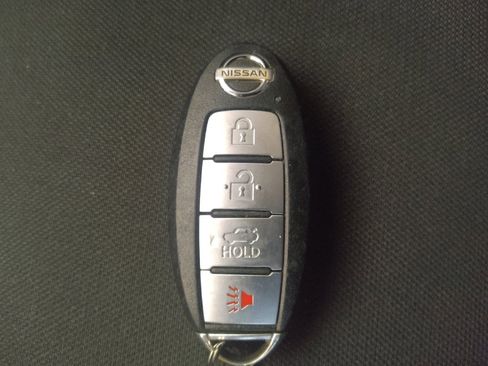 Used 2020 Nissan Versa SV FWD image 32