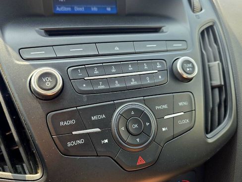 Used 2015 Ford Focus SE w/ SE Sport Package FWD image 20