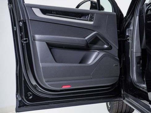 New 2026 Porsche Cayenne S image 25