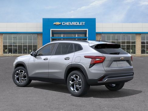 New 2026 Chevrolet Trax LT w/ Driver Confidence Package FWD image 3