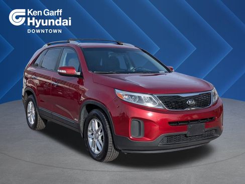 Used 2014 Kia Sorento LX image 1
