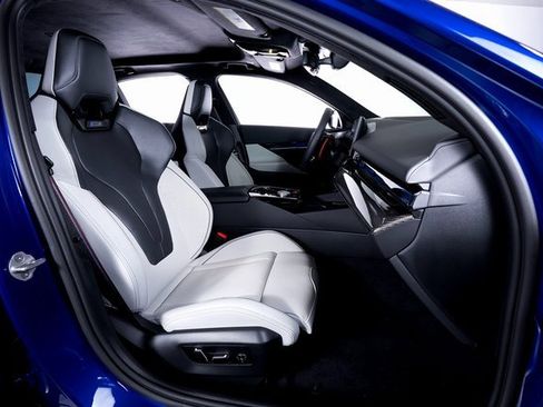 Used 2025 BMW M5 w/ Carbon Package image 52