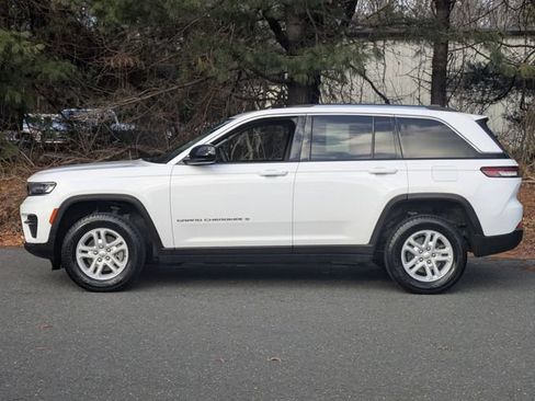Certified 2023 Jeep Grand Cherokee Laredo AWD/4WD image 8