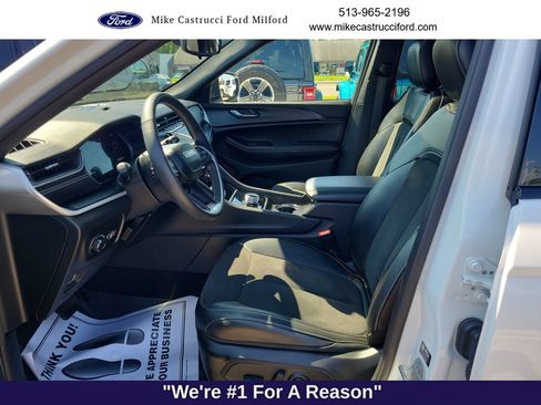 Used 2024 Jeep Grand Cherokee Altitude AWD/4WD image 22
